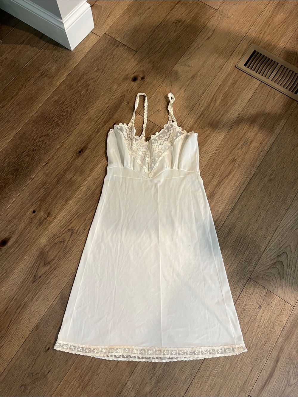 Leona vintage Women's Cream Lace Trim Slip Dress size small